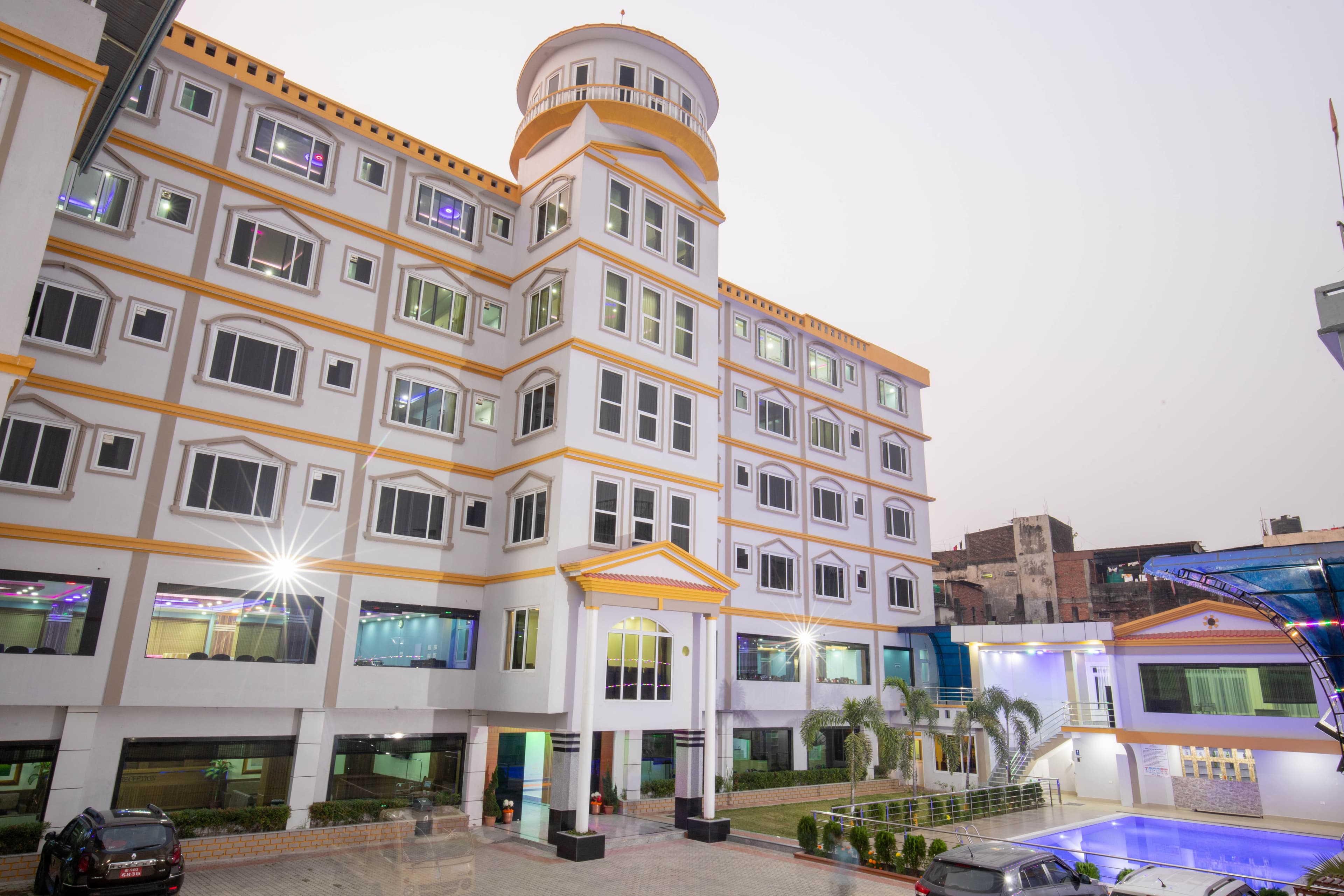 Siddhartha Hotel Grand City